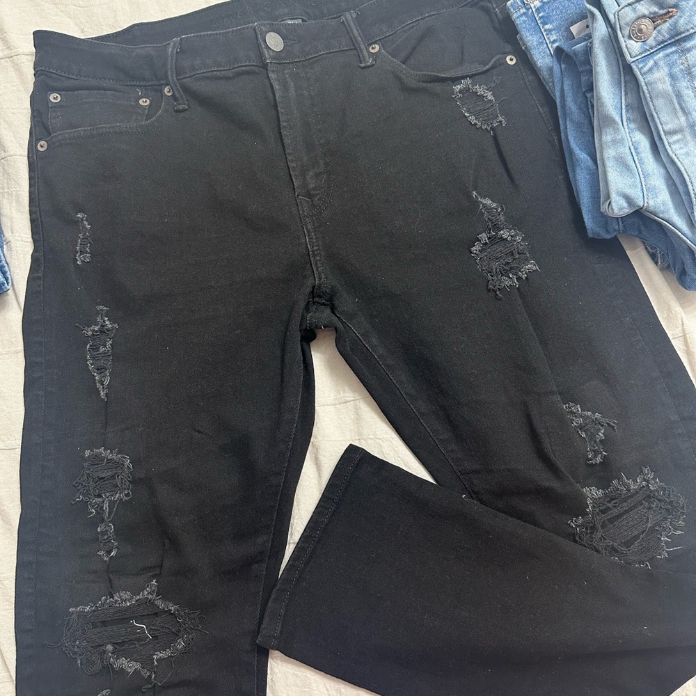 Men's Black Distressed Jeans